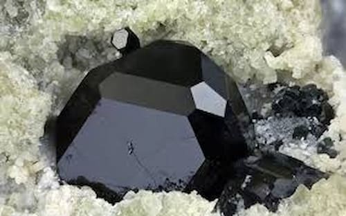 سنگ عقیق سیاه